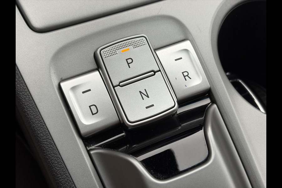 Hyundai Kona EV Fashion 64 kWh ✓2e Eigenaar✓Carplay✓Camera✓Trekhaak✓Dealer Onderhouden✓Draadloze telefoonlader✓Navi✓Keyless✓✓Rijstrooksensor✓Dodehoeksensor✓Pdc✓Lm velgen 17"✓Clima✓Cruise✓204pk✓N.A.P✓Bj 12-2020✓Apk tot 09-2028