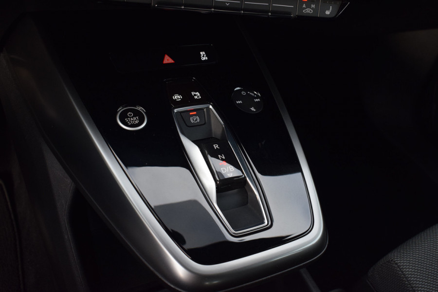 Audi Q4 e-tron 40 Launch edition 77 kWh | Wamtepomp | Pano | Camera