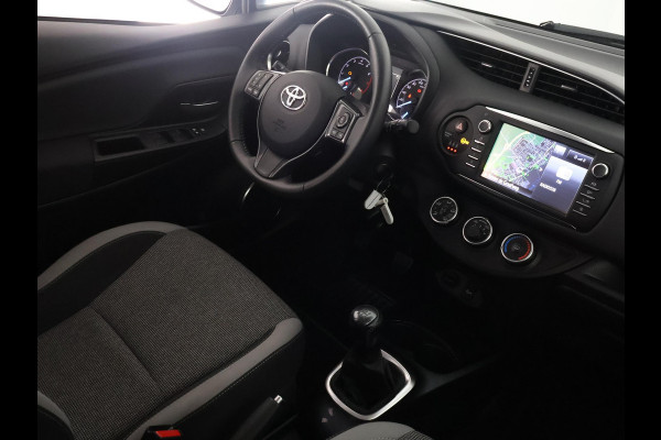 Toyota Yaris 1.0 VVT-i Y20 Bi-Tone | Garantie tot 05-2029! | Navigatie | Camera | Cruise Control | Privacy Glass