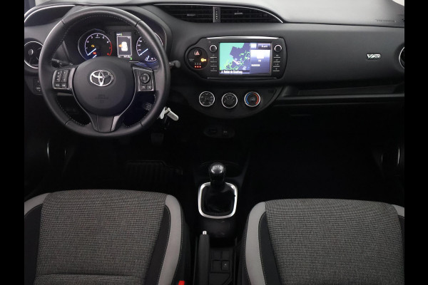 Toyota Yaris 1.0 VVT-i Y20 Bi-Tone | Garantie tot 05-2029! | Navigatie | Camera | Cruise Control | Privacy Glass