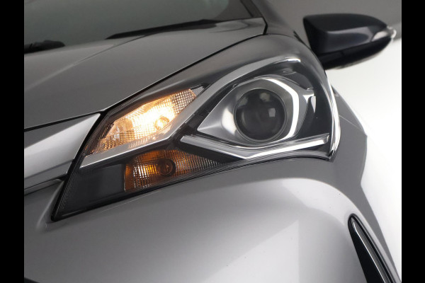 Toyota Yaris 1.0 VVT-i Y20 Bi-Tone | Garantie tot 05-2029! | Navigatie | Camera | Cruise Control | Privacy Glass