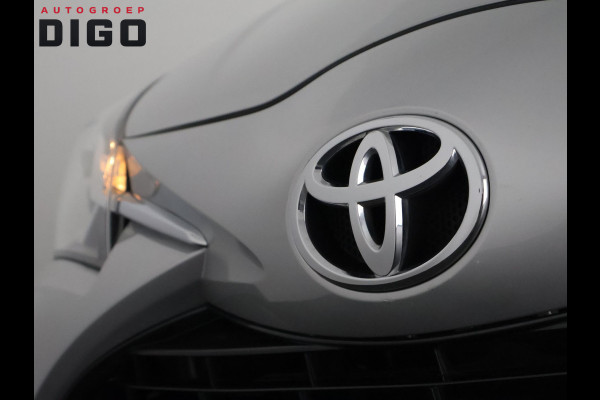 Toyota Yaris 1.0 VVT-i Y20 Bi-Tone | Garantie tot 05-2029! | Navigatie | Camera | Cruise Control | Privacy Glass