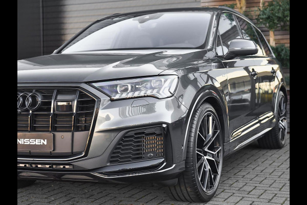 Audi Q7 55 TFSI quattro S Line 40.256 euro Ex BTW/ BPM Panoramadak ACC Leren bekleding 22 inch velgen Trekhaak