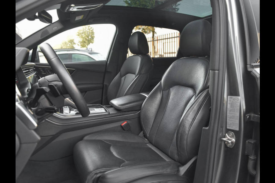 Audi Q7 55 TFSI quattro S Line 40.256 euro Ex BTW/ BPM Panoramadak ACC Leren bekleding 22 inch velgen Trekhaak