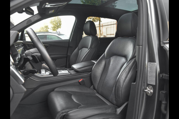 Audi Q7 55 TFSI quattro S Line 40.256 euro Ex BTW/ BPM Panoramadak ACC Leren bekleding 22 inch velgen Trekhaak