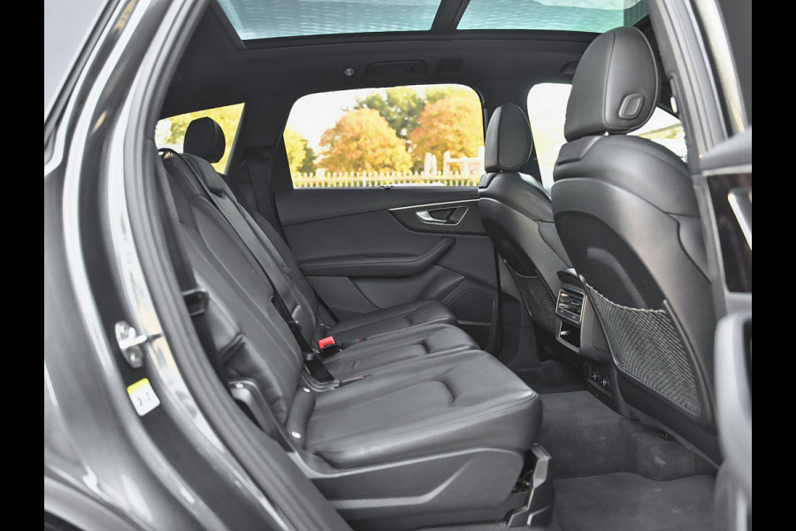 Audi Q7 55 TFSI quattro S Line 40.256 euro Ex BTW/ BPM Panoramadak ACC Leren bekleding 22 inch velgen Trekhaak