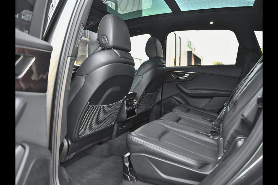Audi Q7 55 TFSI quattro S Line 40.256 euro Ex BTW/ BPM Panoramadak ACC Leren bekleding 22 inch velgen Trekhaak