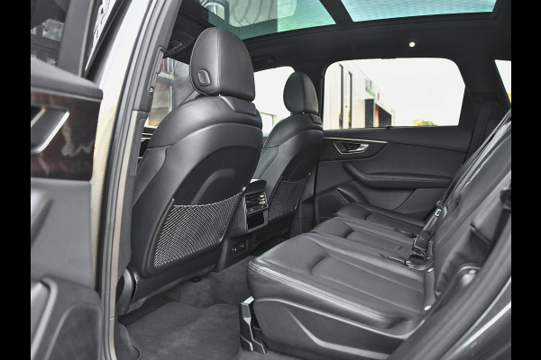 Audi Q7 55 TFSI quattro S Line 40.256 euro Ex BTW/ BPM Panoramadak ACC Leren bekleding 22 inch velgen Trekhaak