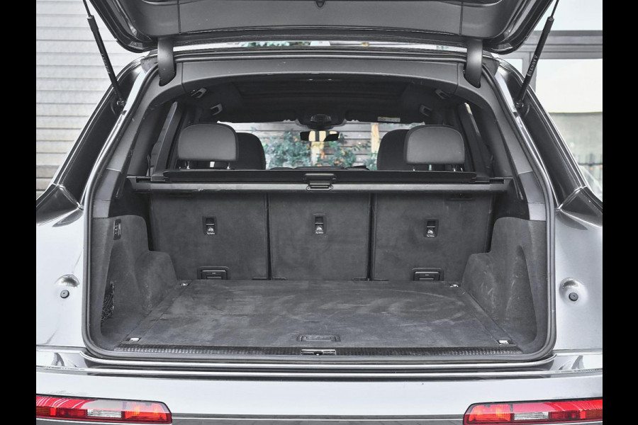 Audi Q7 55 TFSI quattro S Line 40.256 euro Ex BTW/ BPM Panoramadak ACC Leren bekleding 22 inch velgen Trekhaak