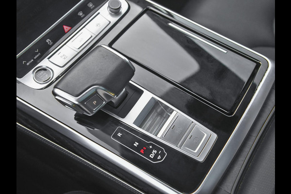 Audi Q7 55 TFSI quattro S Line 40.256 euro Ex BTW/ BPM Panoramadak ACC Leren bekleding 22 inch velgen Trekhaak
