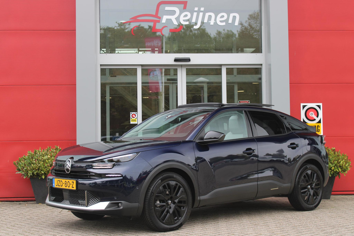 Citroën C4 1.2 Hybrid 145PK AUTOMAAT MAX | PANORAMA SCHUIF/KANTEL DAK | PACK TECHNO: (DRAADLOZE TELEFOONLADER, CAMERA VOOR + ACHTER, DRIVE ASSIST 2, ADAPTIVE CRUISE CONTROL MET STOP & GO, MISTLAMPEN VOOR) | VERWARMBARE VOORRUIT EN STUURWIEL | 18" LICHTMETALEN VELGEN "AMBER BLACK" | AMBIANCE ALCANTARA GREY BEKLEDING: (ELEKTRISCHE STOELVERSTELLING BESTUURDERSSTOEL, IN HOOGTE VERSTELBARE PASSAGIERSSTOEL, ELEKTRISCHE LENDESTEUN VERSTELLING OP VOORSTOELEN, MULTIPOINT MASSAGEFUNCTIE OP VOORSTOELEN) | ECLIPSE BLUE METALLIC | DODEHOE DETECTIE | AUTOMATISCH GROOTLICHT | KEYLESS ENTRY/STAR