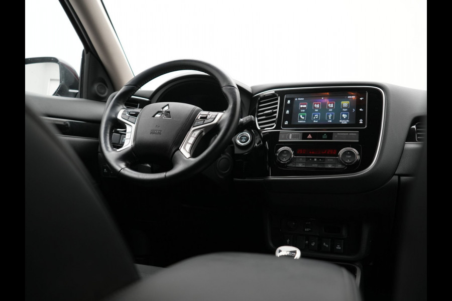 Mitsubishi Outlander 2.4 PHEV Intense 225pk Dealer O.H. | Adaptive Cruise | 360 Camera | Alcantara Sportstoelen Verwarmd | BLIS | Keyless | Stuur Verwarmd | Apple Carplay | DAB | Plug In Hybrid |