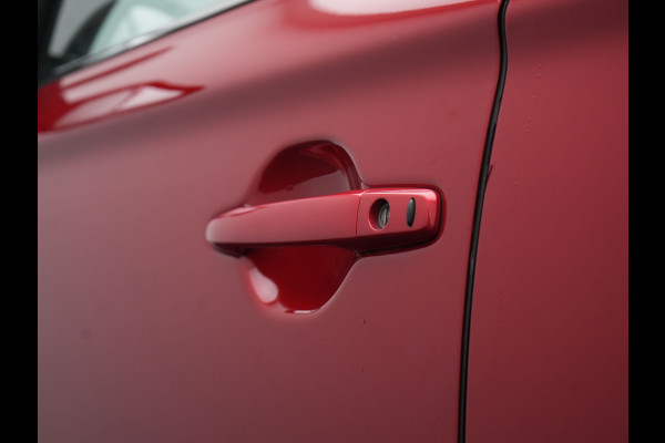 Mitsubishi Outlander 2.4 PHEV Intense 225pk Dealer O.H. | Adaptive Cruise | 360 Camera | Alcantara Sportstoelen Verwarmd | BLIS | Keyless | Stuur Verwarmd | Apple Carplay | DAB | Plug In Hybrid |