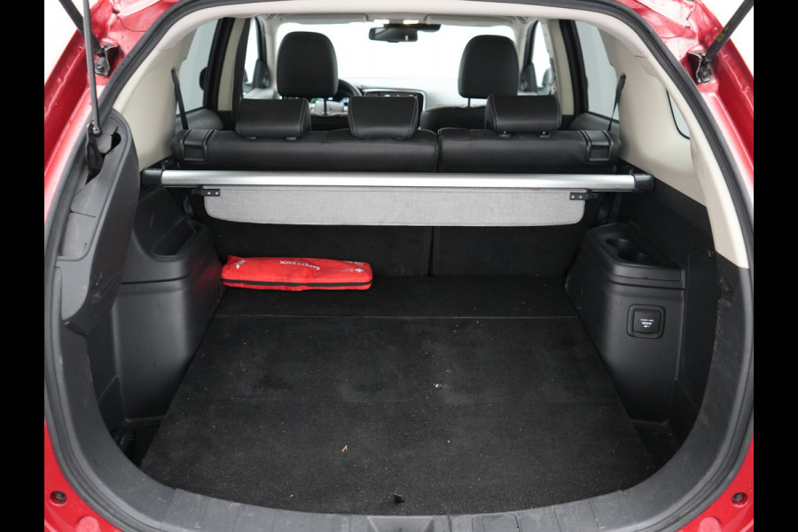 Mitsubishi Outlander 2.4 PHEV Intense 225pk Dealer O.H. | Adaptive Cruise | 360 Camera | Alcantara Sportstoelen Verwarmd | BLIS | Keyless | Stuur Verwarmd | Apple Carplay | DAB | Plug In Hybrid |