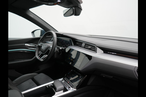 Audi Q8 Sportback e-tron 50 quattro S Line 95 kWh 340pk Dealer O.H. | Panodak | Luchtvering | 360 Camera | Matrix LED | Alcantara Sportstoelen Verwarmd | Keyless | Sfeerverlichting | Apple Carplay | Navigatie | DAB | 21"L.M |