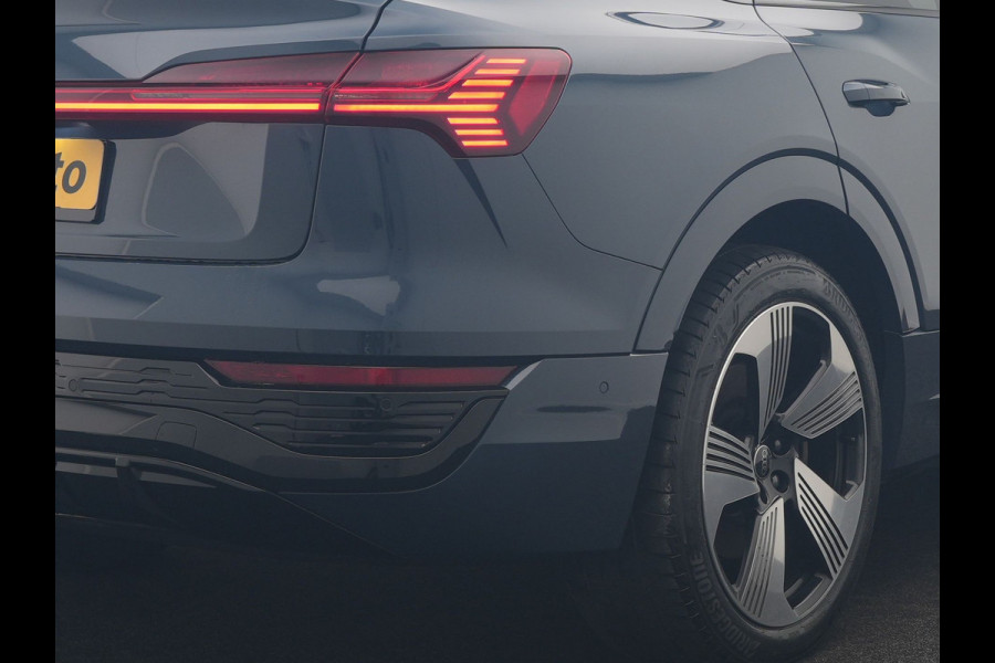 Audi Q8 Sportback e-tron 50 quattro S Line 95 kWh 340pk Dealer O.H. | Panodak | Luchtvering | 360 Camera | Matrix LED | Alcantara Sportstoelen Verwarmd | Keyless | Sfeerverlichting | Apple Carplay | Navigatie | DAB | 21"L.M |