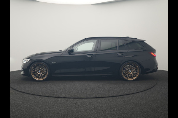BMW 3 Serie Touring 330e Sportline PHEV 293pk Dealer O.H. | SOH 86,2% | Trekhaak Af Fabriek | Head Up | Adaptive Cruise | Laser LED | 360 Camera | Lederen Sportstoelen Memory & Verwarmd | Stuur Verwarmd | Keyless | BLIS | Sfeerverlichting | Apple Ca