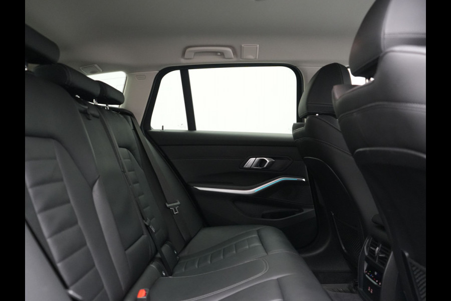 BMW 3 Serie Touring 330e Sportline PHEV 293pk Dealer O.H. | SOH 86,2% | Trekhaak Af Fabriek | Head Up | Adaptive Cruise | Laser LED | 360 Camera | Lederen Sportstoelen Memory & Verwarmd | Stuur Verwarmd | Keyless | BLIS | Sfeerverlichting | Apple Ca