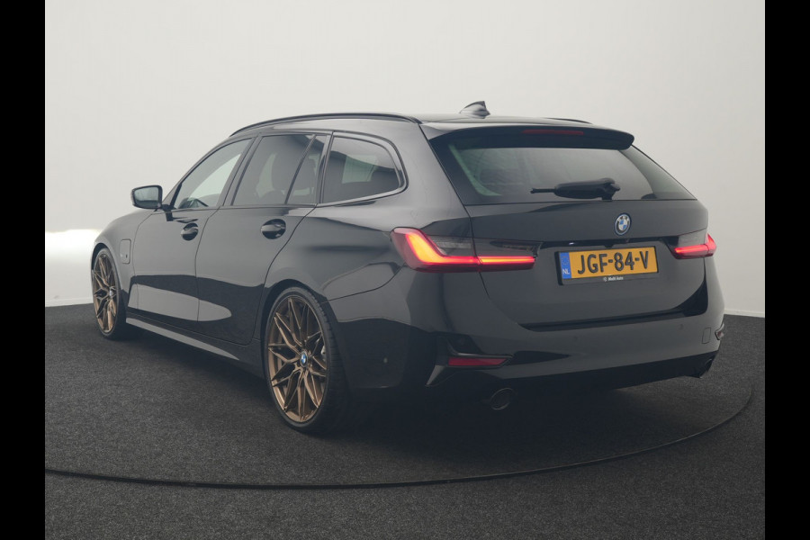 BMW 3 Serie Touring 330e Sportline PHEV 293pk Dealer O.H. | SOH 86,2% | Trekhaak Af Fabriek | Head Up | Adaptive Cruise | Laser LED | 360 Camera | Lederen Sportstoelen Memory & Verwarmd | Stuur Verwarmd | Keyless | BLIS | Sfeerverlichting | Apple Ca
