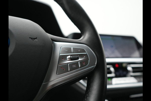 BMW 3 Serie Touring 330e Sportline PHEV 293pk Dealer O.H. | SOH 86,2% | Trekhaak Af Fabriek | Head Up | Adaptive Cruise | Laser LED | 360 Camera | Lederen Sportstoelen Memory & Verwarmd | Stuur Verwarmd | Keyless | BLIS | Sfeerverlichting | Apple Ca