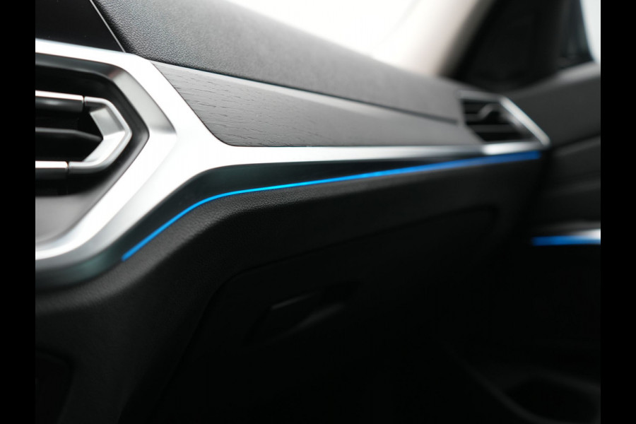BMW 3 Serie Touring 330e Sportline PHEV 293pk Dealer O.H. | SOH 86,2% | Trekhaak Af Fabriek | Head Up | Adaptive Cruise | Laser LED | 360 Camera | Lederen Sportstoelen Memory & Verwarmd | Stuur Verwarmd | Keyless | BLIS | Sfeerverlichting | Apple Ca