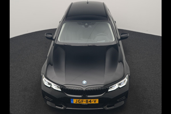 BMW 3 Serie Touring 330e Sportline PHEV 293pk Dealer O.H. | SOH 86,2% | Trekhaak Af Fabriek | Head Up | Adaptive Cruise | Laser LED | 360 Camera | Lederen Sportstoelen Memory & Verwarmd | Stuur Verwarmd | Keyless | BLIS | Sfeerverlichting | Apple Ca