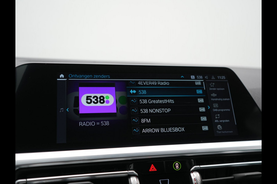 BMW 3 Serie Touring 330e Sportline PHEV 293pk Dealer O.H. | SOH 86,2% | Trekhaak Af Fabriek | Head Up | Adaptive Cruise | Laser LED | 360 Camera | Lederen Sportstoelen Memory & Verwarmd | Stuur Verwarmd | Keyless | BLIS | Sfeerverlichting | Apple Ca