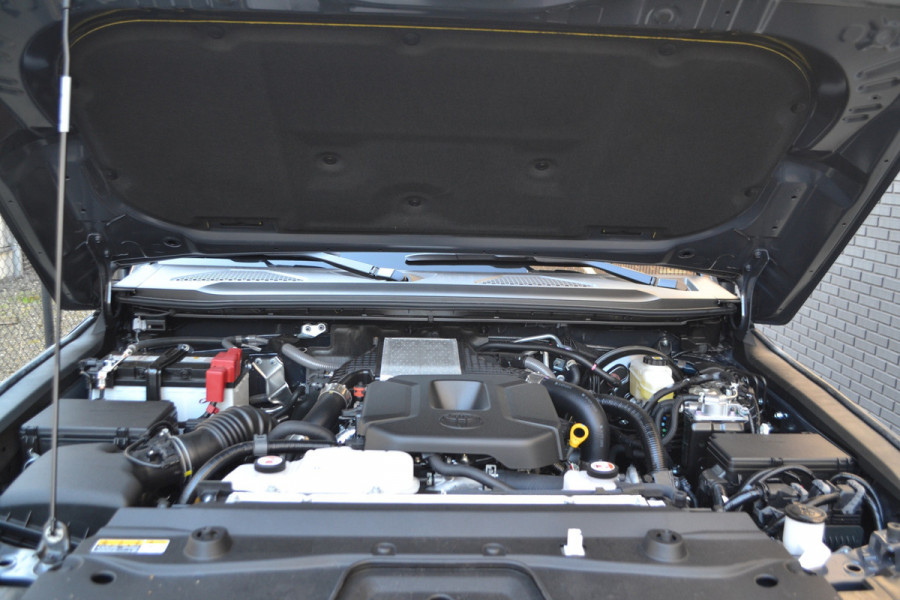 Toyota Land Cruiser 2.8 D-4D Hybrid Professional Pano Dak VAN