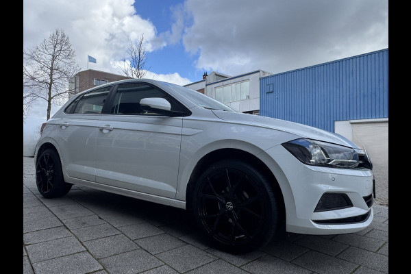 Volkswagen Polo 1.0 Trendline - Navigatie I Airco I PDC I LED I Nwe Sport velgen 18 inch I Veiligheid pakket I Trekhaak