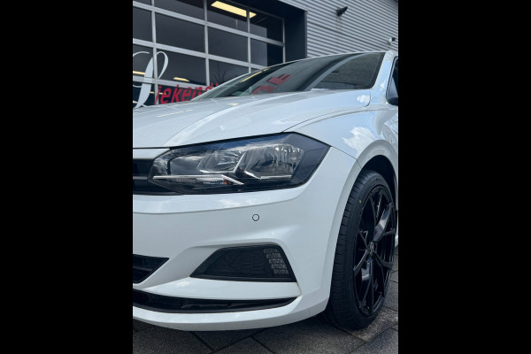 Volkswagen Polo 1.0 Trendline - Navigatie I Airco I PDC I LED I Nwe Sport velgen 18 inch I Veiligheid pakket I Trekhaak