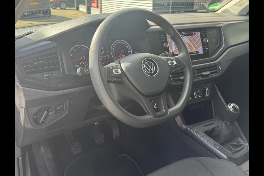 Volkswagen Polo 1.0 Trendline - Navigatie I Airco I PDC I LED I Nwe Sport velgen 18 inch I Veiligheid pakket I Trekhaak