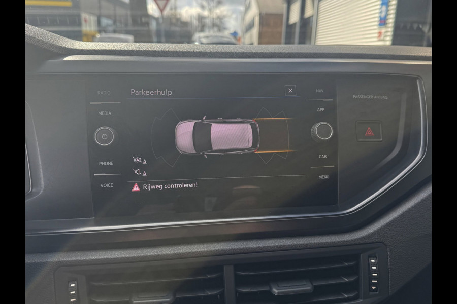 Volkswagen Polo 1.0 Trendline - Navigatie I Airco I PDC I LED I Nwe Sport velgen 18 inch I Veiligheid pakket I Trekhaak