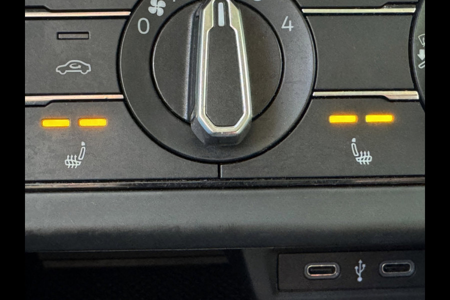 Volkswagen Polo 1.0 Trendline - Navigatie I Airco I PDC I LED I Nwe Sport velgen 18 inch I Veiligheid pakket I Trekhaak