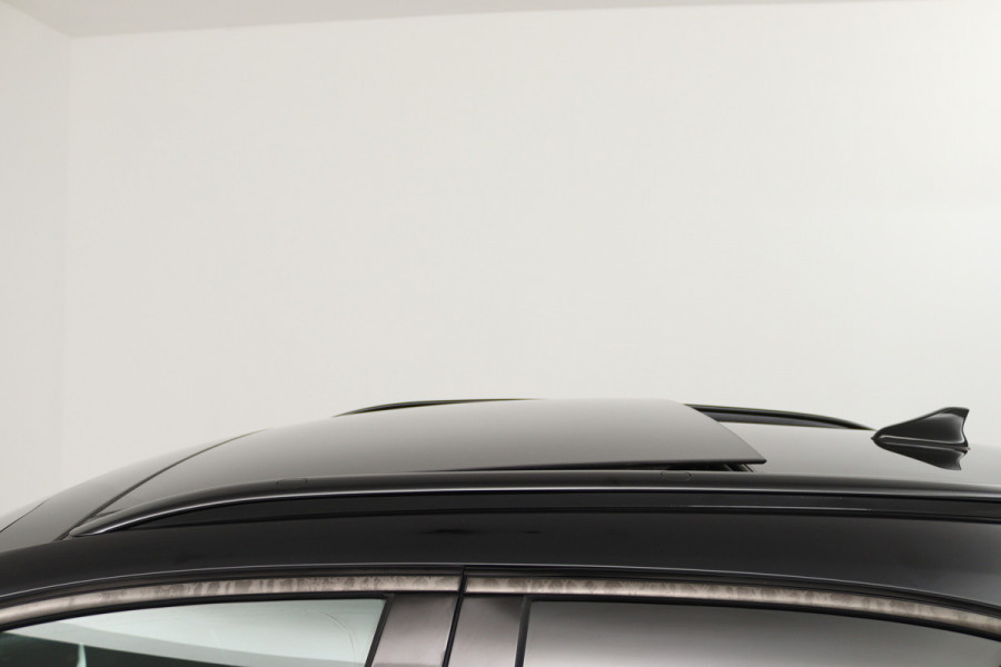 Kia Xceed 1.5 T-GDi GT-Line First Edition (PANORAMADAK, TREKHAAK AFNEEMBAAR, CAMERA, STUUR-/STOELVERWAMRING)