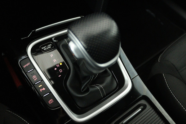 Kia Xceed 1.5 T-GDi GT-Line First Edition (PANORAMADAK, TREKHAAK AFNEEMBAAR, CAMERA, STUUR-/STOELVERWAMRING)