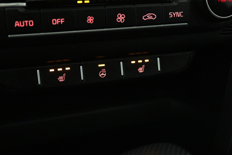 Kia Xceed 1.5 T-GDi GT-Line First Edition (PANORAMADAK, TREKHAAK AFNEEMBAAR, CAMERA, STUUR-/STOELVERWAMRING)