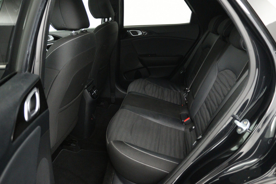 Kia Xceed 1.5 T-GDi GT-Line First Edition (PANORAMADAK, TREKHAAK AFNEEMBAAR, CAMERA, STUUR-/STOELVERWAMRING)