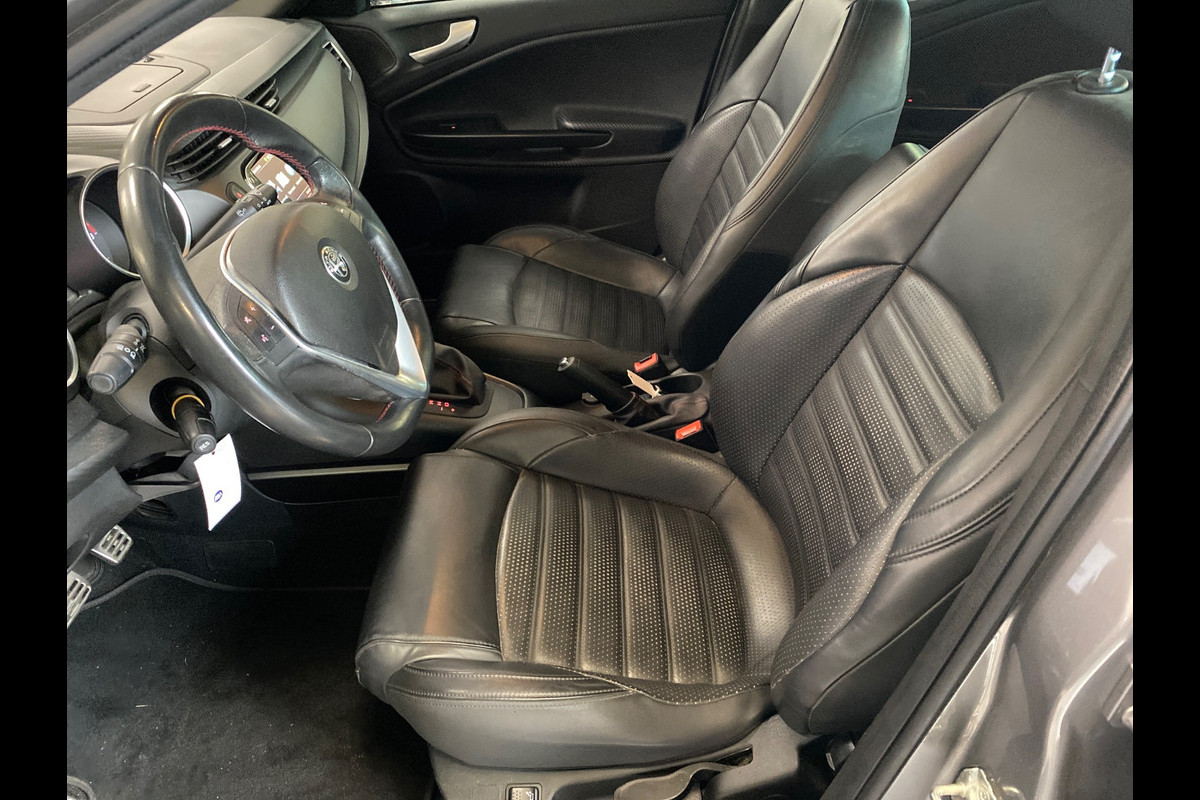 Alfa Romeo Giulietta 1.4 Turbo MultiAir Super | 170PK | Automaat | Pack Lusso | Leder | Navigatie | Meer foto's volgen!