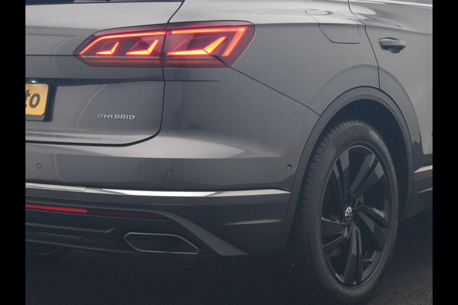 Volkswagen Touareg 3.0 TSi eHybrid 4MOTION PHEV 381pk Dealer O.H. | SOH 91,3% | Trekhaak Af Fabriek | Luchtvering | Panodak | Adaptive Cruise | Dynaudio | 360 Camera | Head Up | Lederen Comfortstoelen Memory & Verwarmd | Sfeerverlichting | Stuur Verwarmd |  Keyless | Apple Carplay | 20"L.M | Plug In Hybrid |