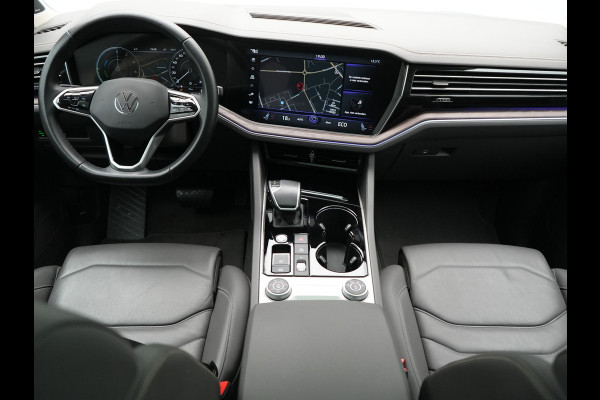 Volkswagen Touareg 3.0 TSi eHybrid 4MOTION PHEV 381pk Dealer O.H. | SOH 91,3% | Trekhaak Af Fabriek | Luchtvering | Panodak | Adaptive Cruise | Dynaudio | 360 Camera | Head Up | Lederen Comfortstoelen Memory & Verwarmd | Sfeerverlichting | Stuur Verwarmd |  Keyless | Apple Carplay | 20"L.M | Plug In Hybrid |