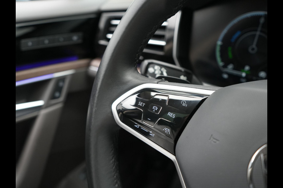 Volkswagen Touareg 3.0 TSi eHybrid 4MOTION PHEV 381pk Dealer O.H. | SOH 91,3% | Trekhaak Af Fabriek | Luchtvering | Panodak | Adaptive Cruise | Dynaudio | 360 Camera | Head Up | Lederen Comfortstoelen Memory & Verwarmd | Sfeerverlichting | Stuur Verwarmd |  Keyless | Apple Carplay | 20"L.M | Plug In Hybrid |