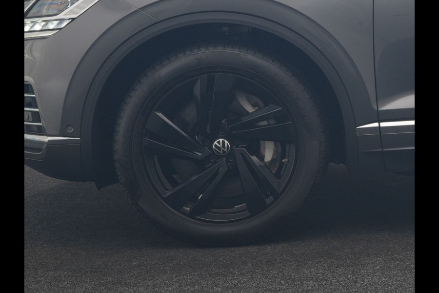 Volkswagen Touareg 3.0 TSi eHybrid 4MOTION PHEV 381pk Dealer O.H. | SOH 91,3% | Trekhaak Af Fabriek | Luchtvering | Panodak | Adaptive Cruise | Dynaudio | 360 Camera | Head Up | Lederen Comfortstoelen Memory & Verwarmd | Sfeerverlichting | Stuur Verwarmd |  Keyless | Apple Carplay | 20"L.M | Plug In Hybrid |