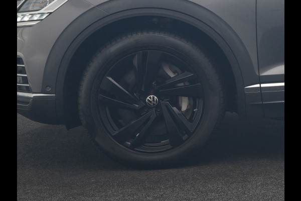 Volkswagen Touareg 3.0 TSi eHybrid 4MOTION PHEV 381pk Dealer O.H. | SOH 91,3% | Trekhaak Af Fabriek | Luchtvering | Panodak | Adaptive Cruise | Dynaudio | 360 Camera | Head Up | Lederen Comfortstoelen Memory & Verwarmd | Sfeerverlichting | Stuur Verwarmd |  Keyless | Apple Carplay | 20"L.M | Plug In Hybrid |
