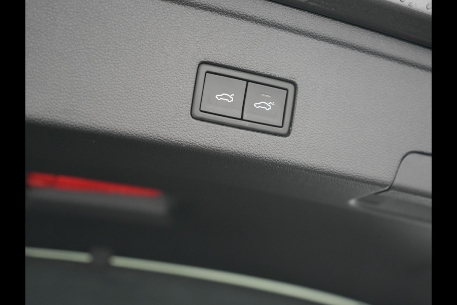 Volkswagen Touareg 3.0 TSi eHybrid 4MOTION PHEV 381pk Dealer O.H. | SOH 91,3% | Trekhaak Af Fabriek | Luchtvering | Panodak | Adaptive Cruise | Dynaudio | 360 Camera | Head Up | Lederen Comfortstoelen Memory & Verwarmd | Sfeerverlichting | Stuur Verwarmd |  Keyless | Apple Carplay | 20"L.M | Plug In Hybrid |