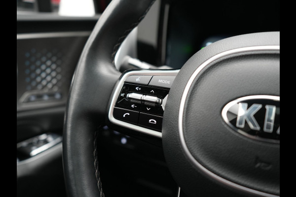 Kia Sorento 1.6 T-GDI 4WD ExecutiveLine PHEV 265pk Dealer O.H. | SOH 96,7% | Trekhaak Afn. | Panodak | Head Up | Adaptive Cruise | 360 Camera | Bose Audio | Lederen Sportstoelen Memory & Ventilatie | Keyless | BLIS | Stoelen & Stuur Verwarmd | Plug In Hybrid |