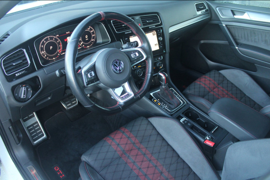Volkswagen Golf 2.0 TSI GTI TCR | Dynaudio | DCC | ACC| Camera | 1e Lak