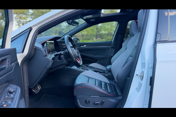 Volkswagen Golf 2.0 TSI GTI 245Pk Panoramadak Sportstoelen Leer Led-Xenon Camera