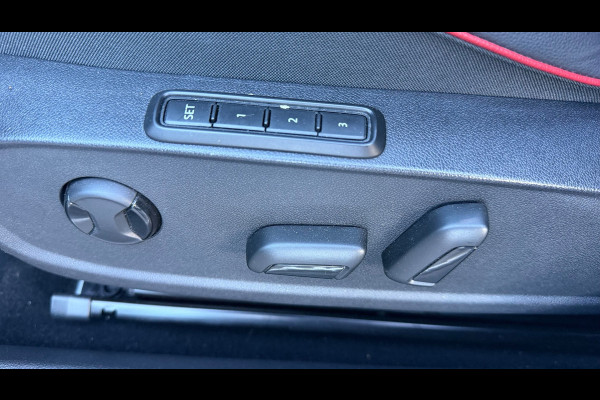 Volkswagen Golf 2.0 TSI GTI 245Pk Panoramadak Sportstoelen Leer Led-Xenon Camera