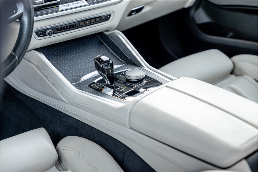 BMW X6 M50i High Executive - M Sport | Panorama | 4-wielsturing | H&K | Soft Close | 360 Camera