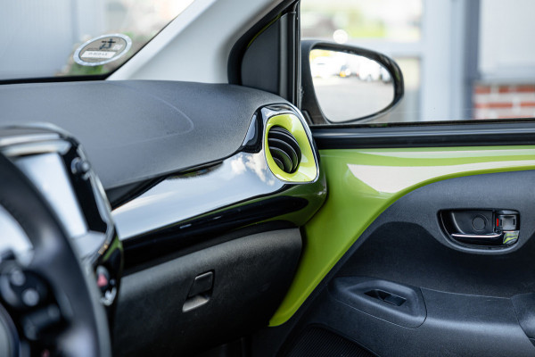 Peugeot 108 1.0 e-VTi Allure / Automaat / 50dkm NAP / Camera / Carplay / Org. NL / Keyless Entry